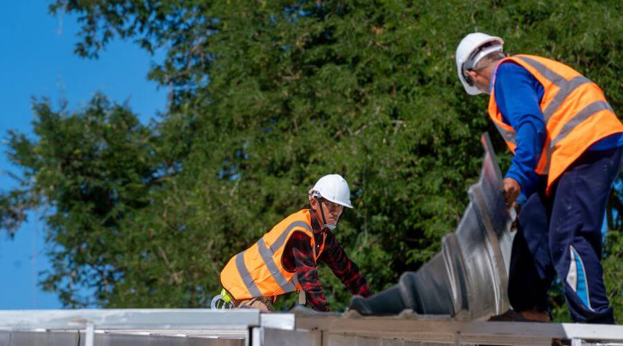 Professional gutter cleaning in Dawson, IA